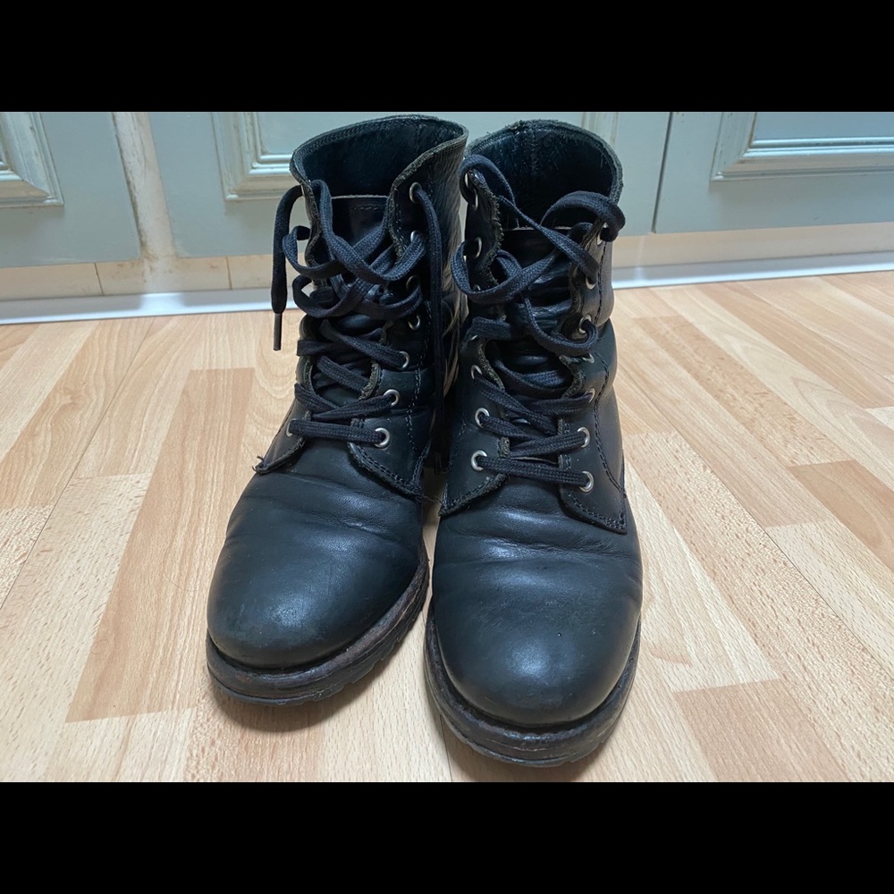 Frye Sabrina lace-up boots